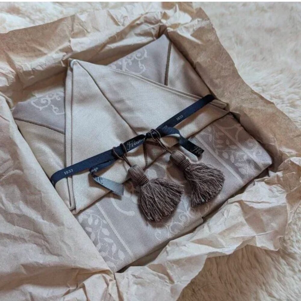 Heritage Table Runner, NIB